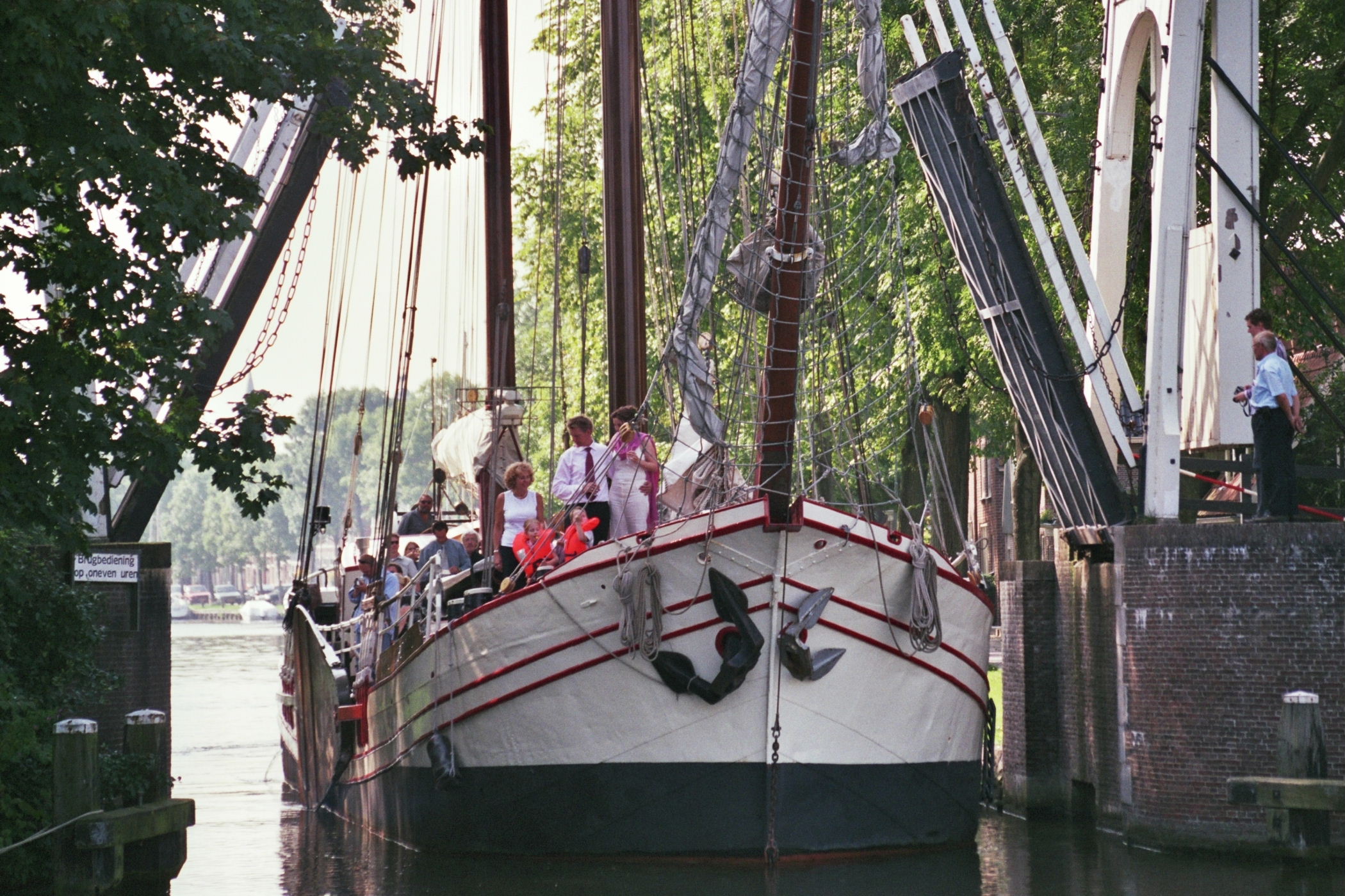 zeilen op IJsselmeer of Waddenzee met de tweemastklipper Vriendschap vanuit Monnickendam